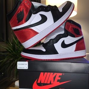 Satin Jordan Retro 1 OG Black toe Mens 10 WMN 11.5